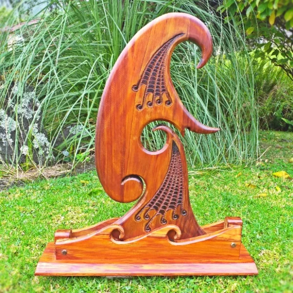 Rimu sculpture "Te wharenga" - Image 3