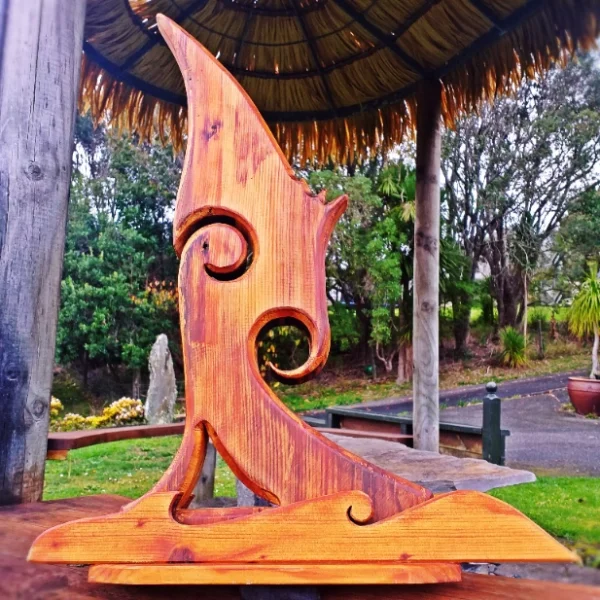 Kauri sculpture "Te rakau iti" - Image 2
