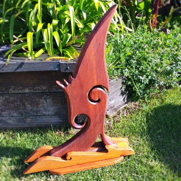 Kauri sculpture "Te rakau iti" - Image 4