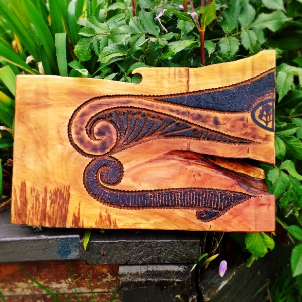 Carved Totara serving block - Image 2