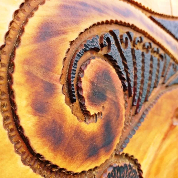 Carved Totara serving block - Image 3