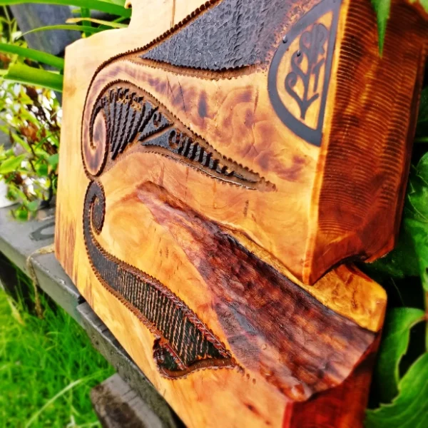 Carved Totara serving block - Image 7