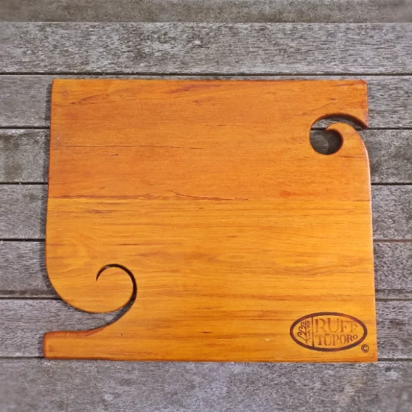 Large Rimu pizza serving board
