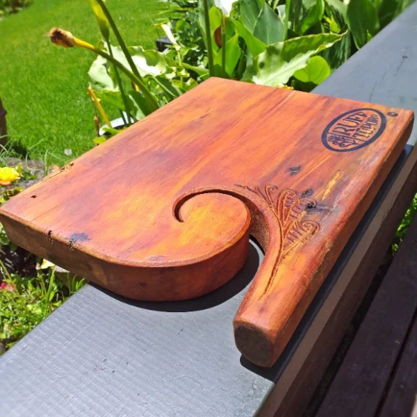 Rustic Kauri chopping board - Image 2