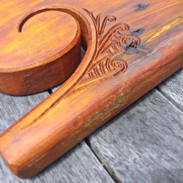 Rustic Kauri chopping board - Image 4