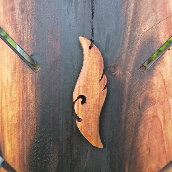 Native Totara pendant - Image 4