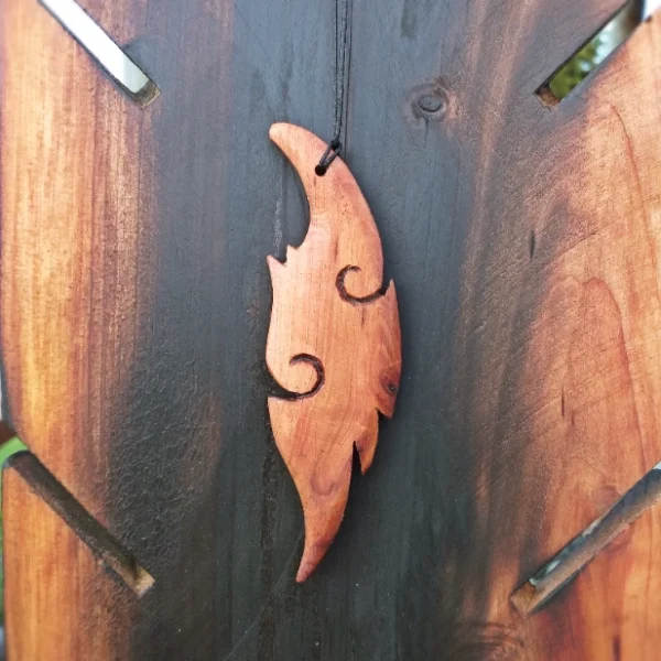 Native Totara pendant - Image 3