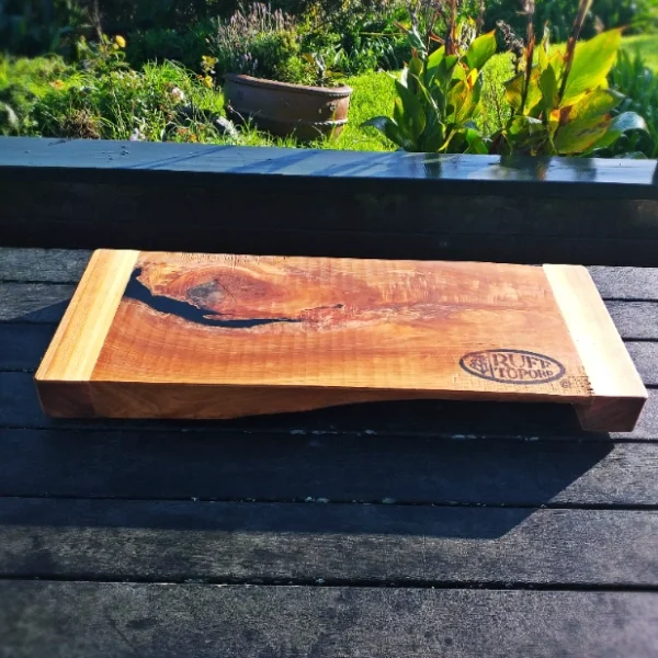 Large rustic Totara serving block - Image 2