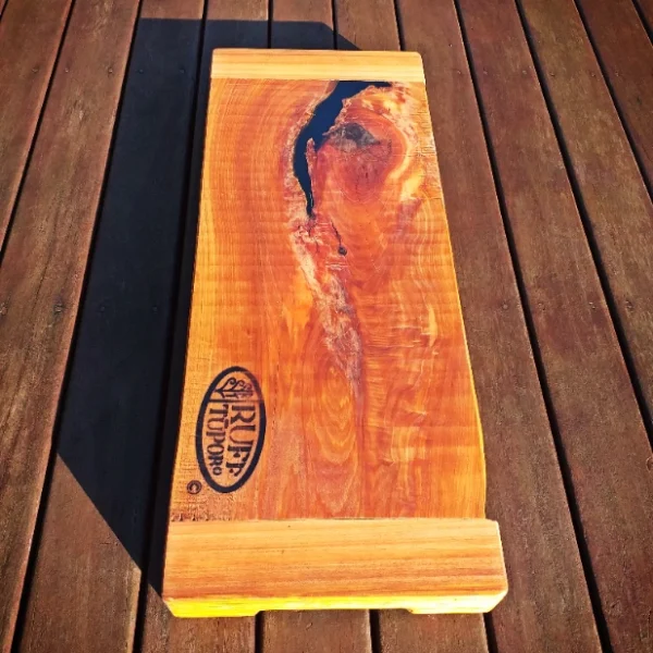Large rustic Totara serving block - Image 6