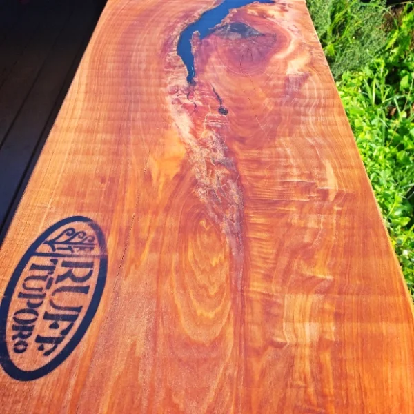 Large rustic Totara serving block - Image 8