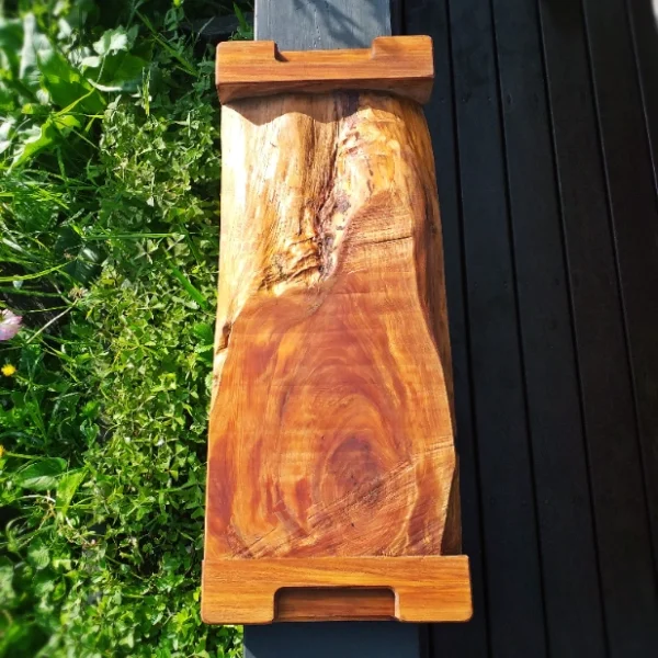 Large rustic Totara serving block - Image 10