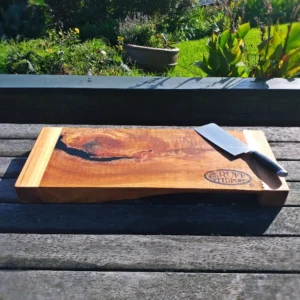 Large rustic Totara serving block