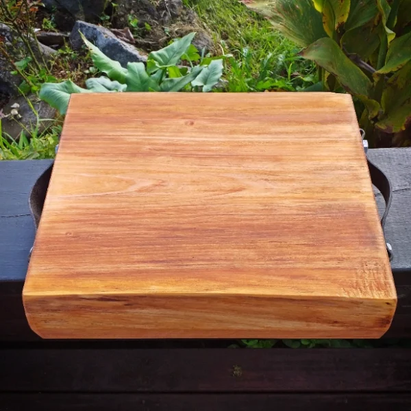 Rustic Totara chopping block - Image 10