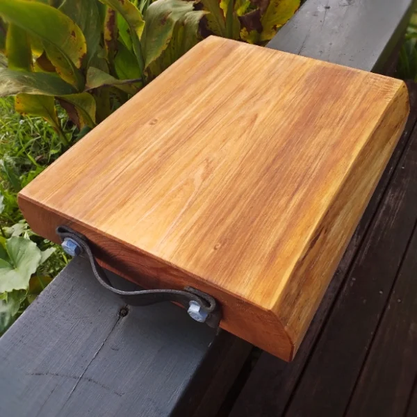 Rustic Totara chopping block - Image 9