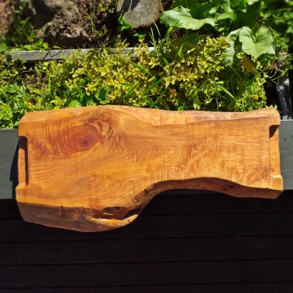Rustic Native Totara chopping block - Image 9