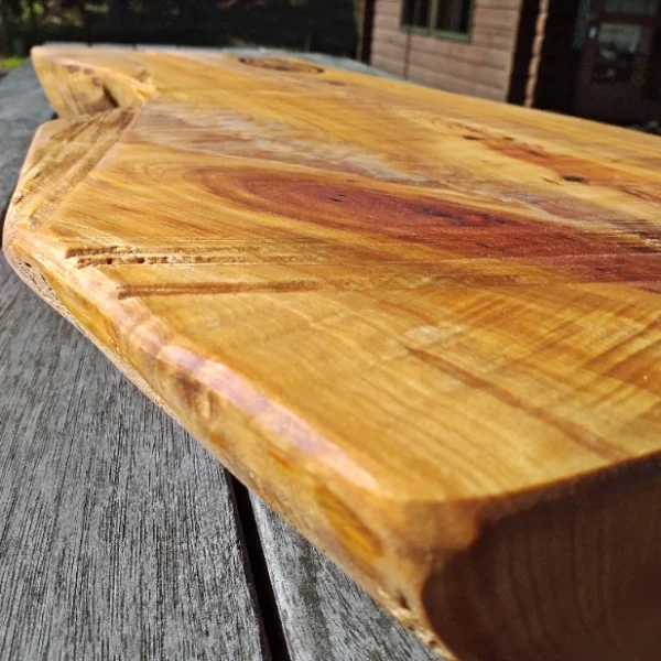 Rustic Native Totara chopping block - Image 3