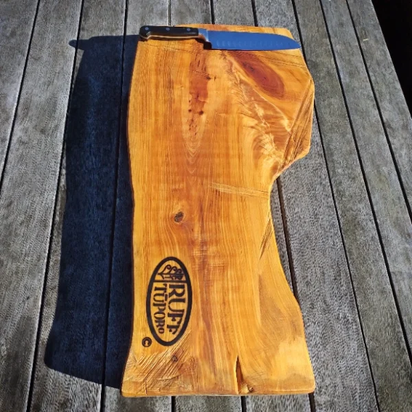 Rustic Native Totara chopping block - Image 2