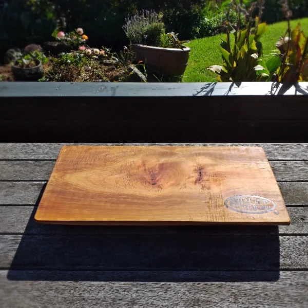 Rustic Native Totara chopping block - Image 3
