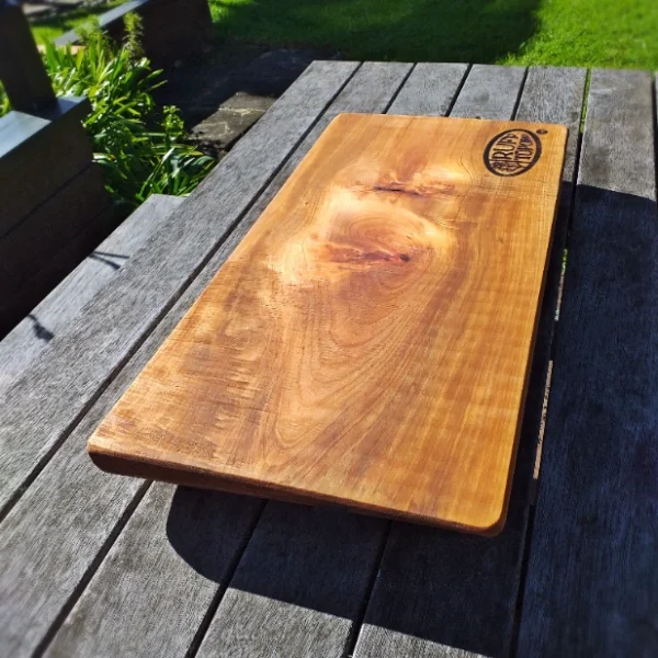 Rustic Native Totara chopping block - Image 6