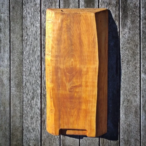 Rustic Native Totara chopping block - Image 7