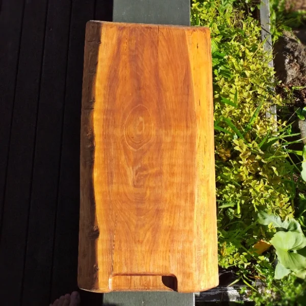 Rustic Native Totara chopping block - Image 8