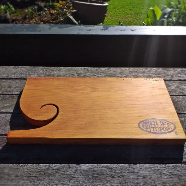 Rustic Kauri chopping board - Image 7
