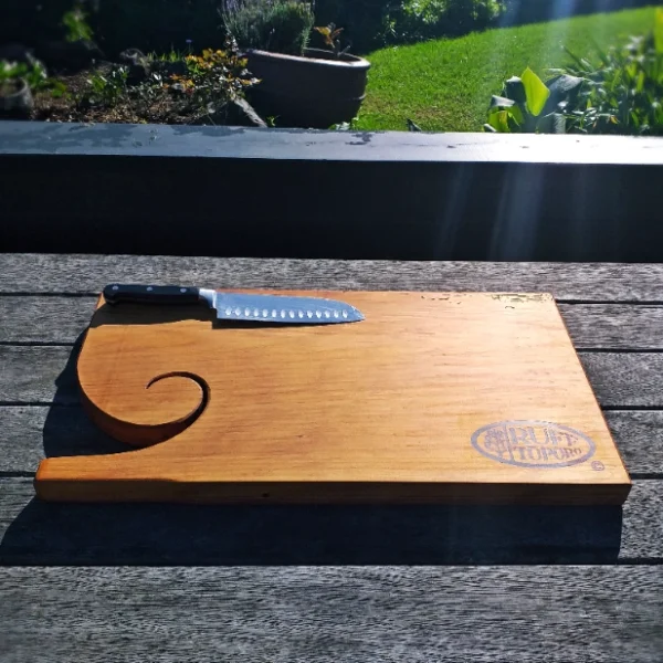 Rustic Kauri chopping board - Image 3