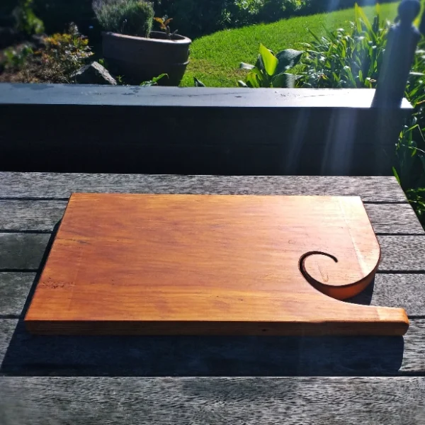 Rustic Kauri chopping board - Image 8