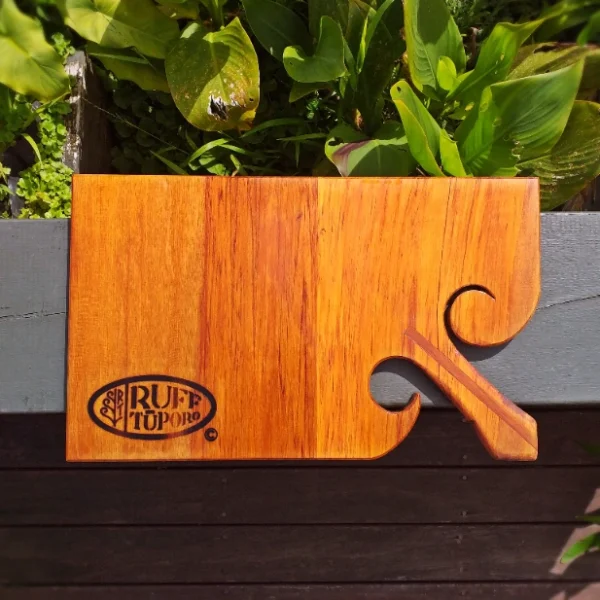 Rimu serving board - Image 3