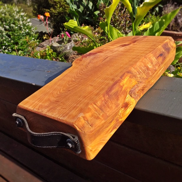 Rustic Totara chopping block - Image 6