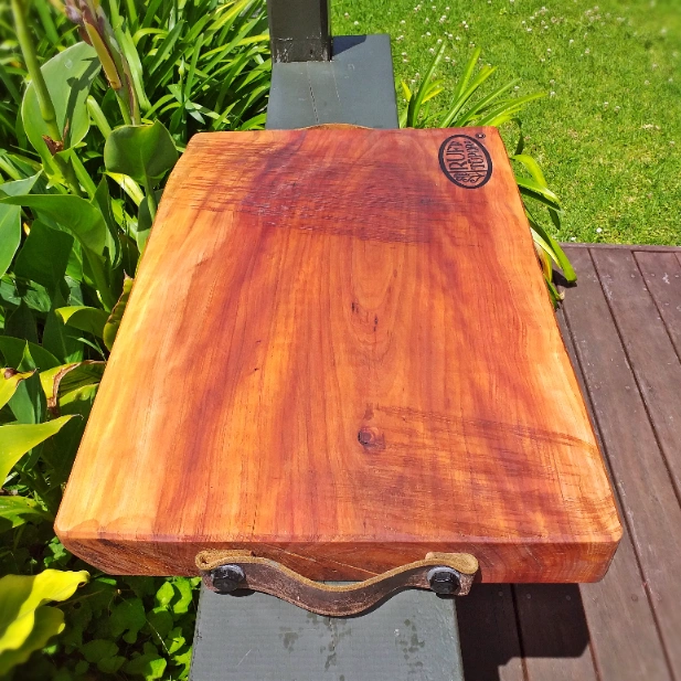 Large rustic Totara chopping block - Image 5