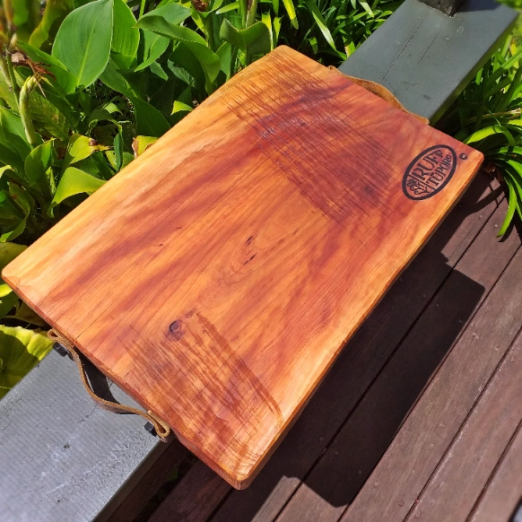 Large rustic Totara chopping block - Image 4