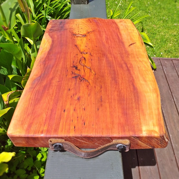 Large rustic Totara chopping block - Image 7