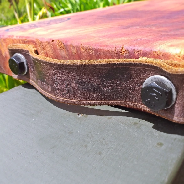 Large rustic Totara chopping block - Image 6