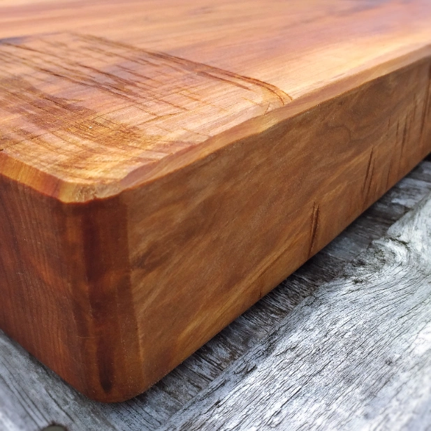 Large rustic Totara chopping block - Image 9