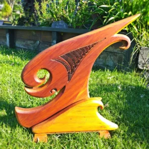 Kauri Sculpture "ki tua i te moana" (beyond the sea)