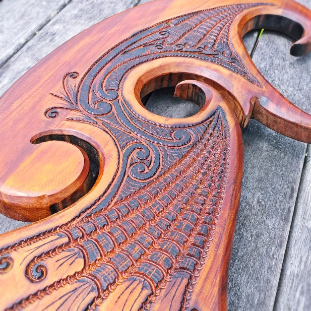 Rimu sculpture "Te wharenga" (the curling, breaking wave) - Image 6