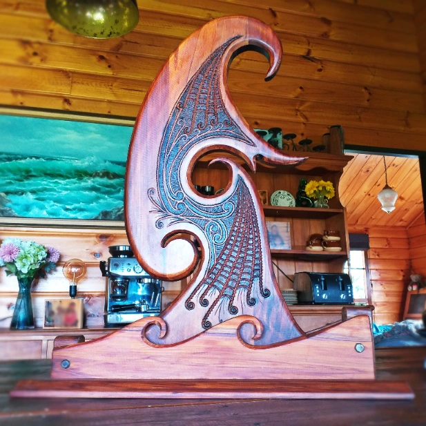 Rimu sculpture "Te wharenga" (the curling, breaking wave) - Image 3