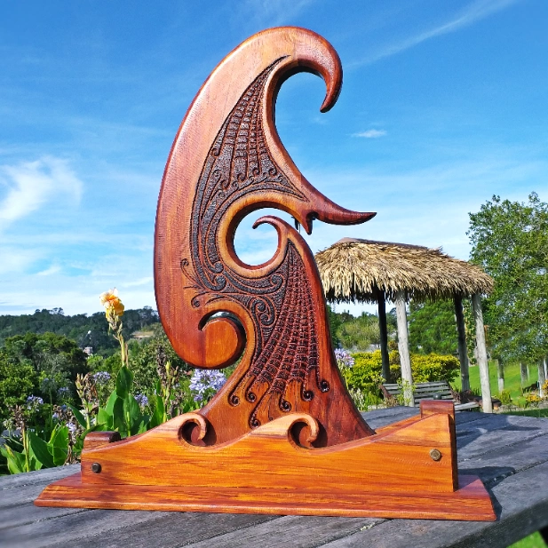 Rimu sculpture "Te wharenga" (the curling, breaking wave) - Image 12